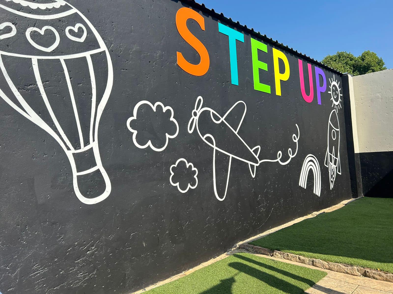 Step-Up colourful mural